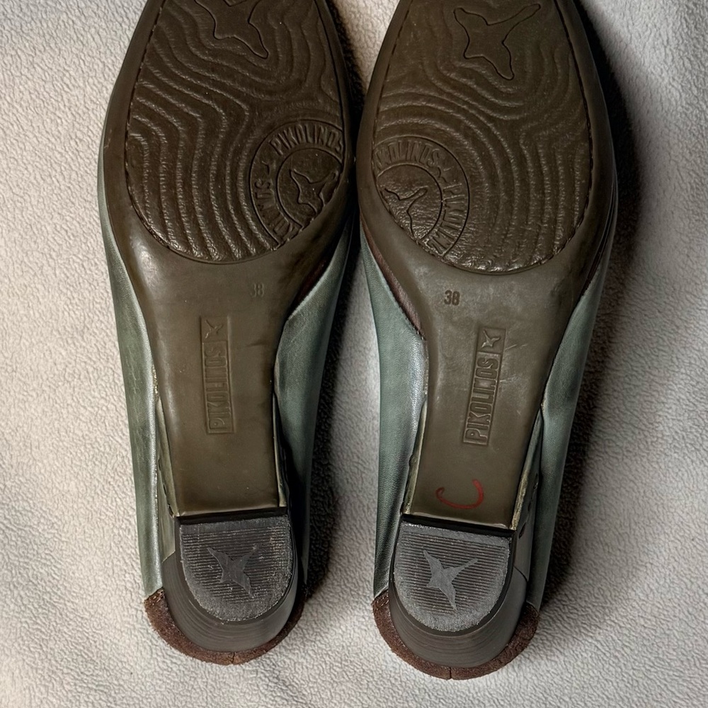 Pikolinos Green and Brown slip~on Size 38EU.
Extremely comfortable. - Picture 3 of 5